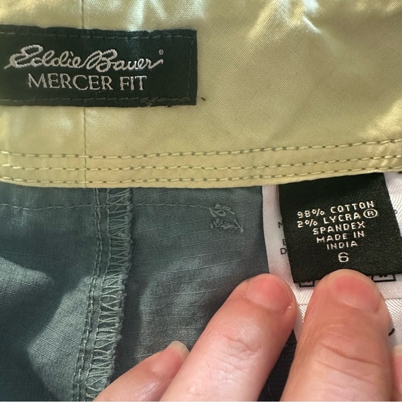 Eddie Bauer Mercer Fit women's size 6 blue shorts - Picture 2 of 3